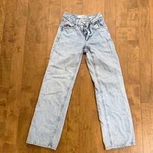 Dynamite Light Wash Straight Leg Jeans